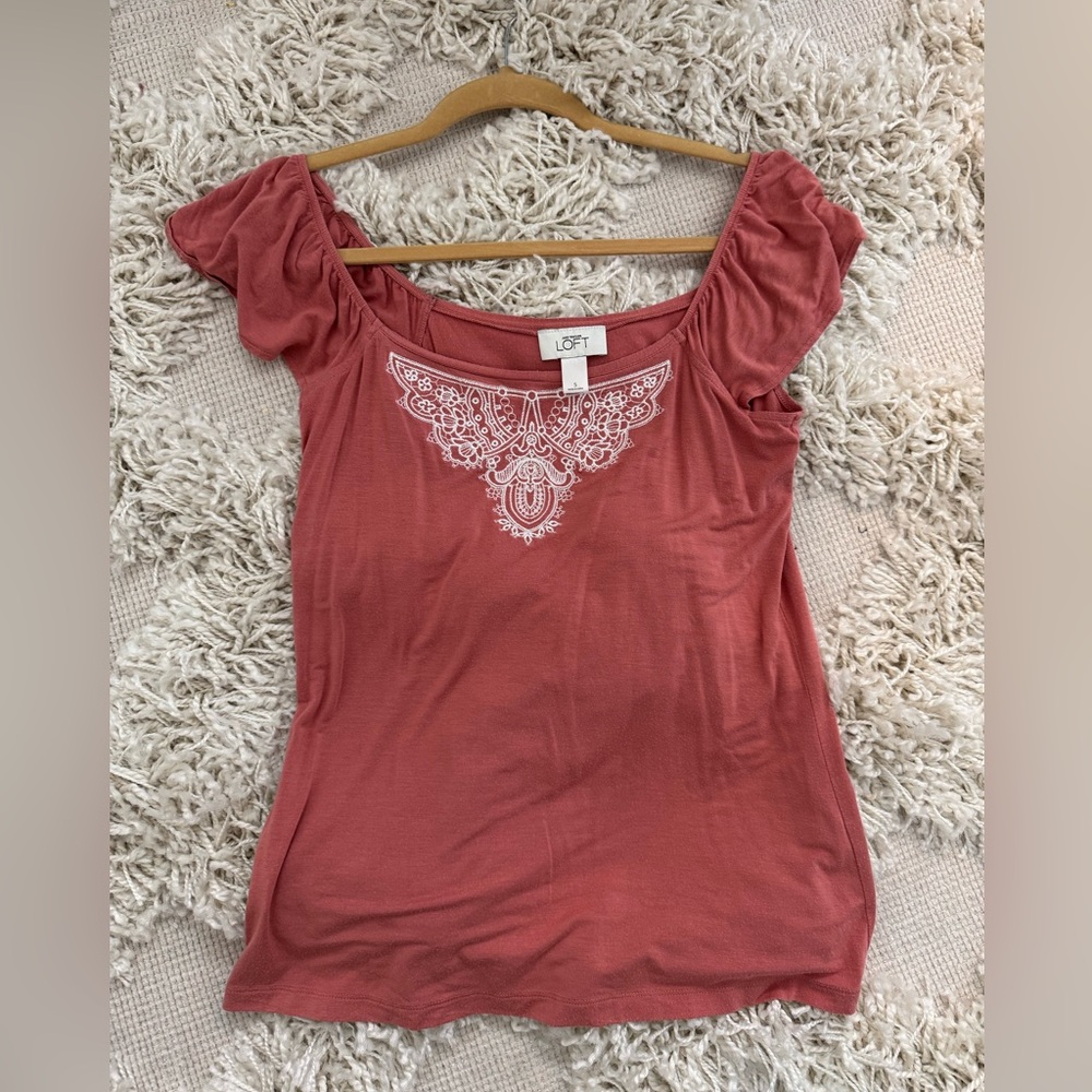 5/$35 FLASH SALE - Loft Coral Pink Scoop Neck Camisole with White Embroidered